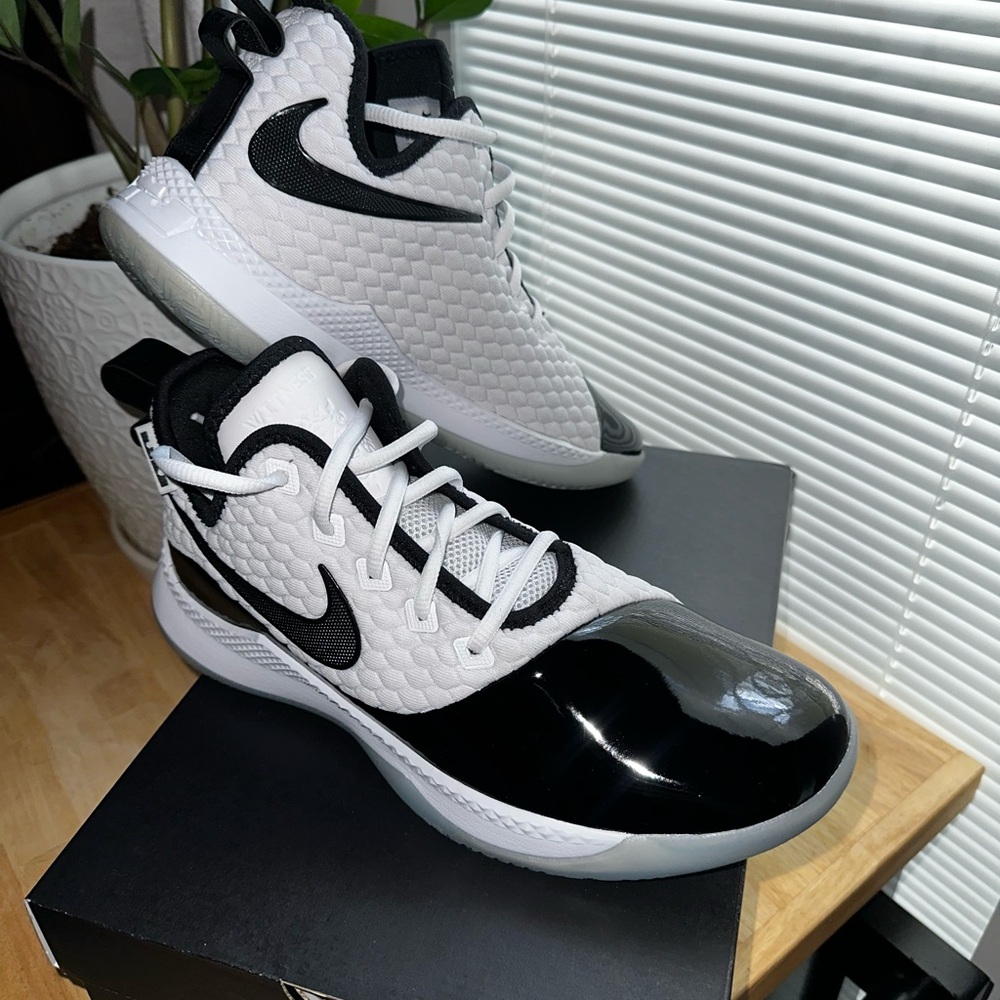 Nike LeBron James Witness 3 Premium